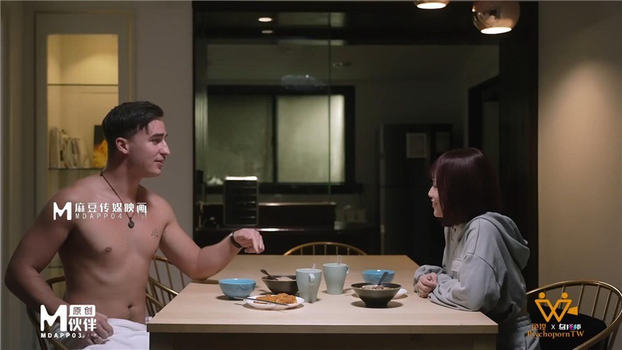 色控传媒PH-120 东西方最深入的文化交流-小嫩妹被洋老外的大鸡巴狂插-温芮欣